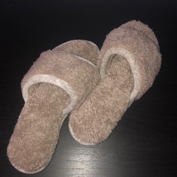Dluxe by Dearfoams slippers. US size small 5-6. - Picture 2 of 5